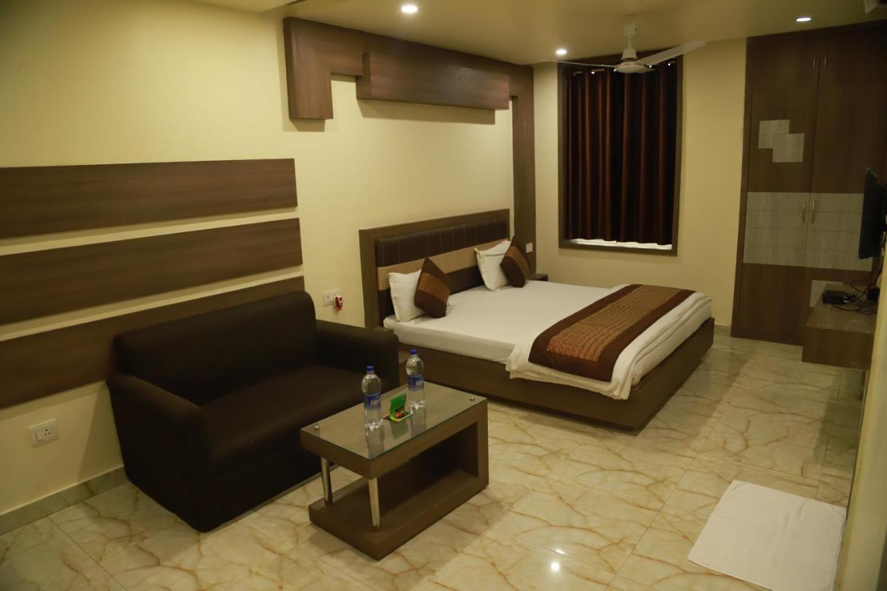 Hotel Sukhdeo Palace Гая Экстерьер фото