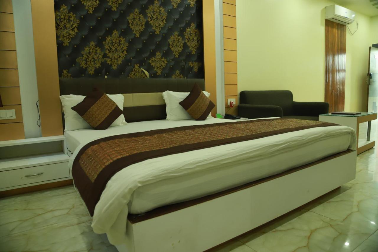 Hotel Sukhdeo Palace Гая Экстерьер фото