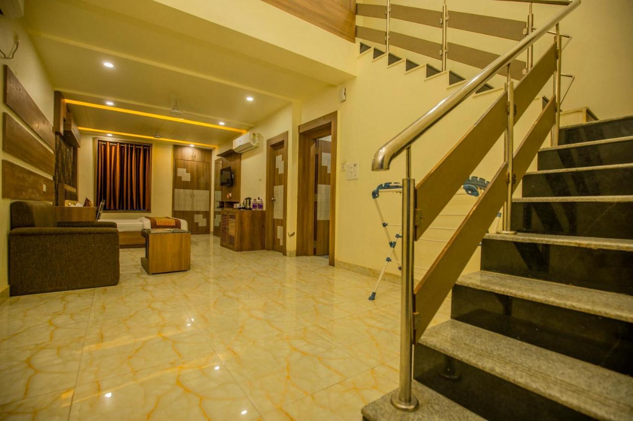 Hotel Sukhdeo Palace Гая Экстерьер фото